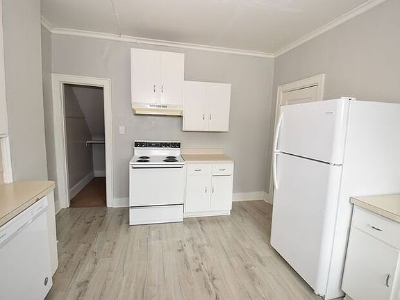 4th image of 1110 E Fox St