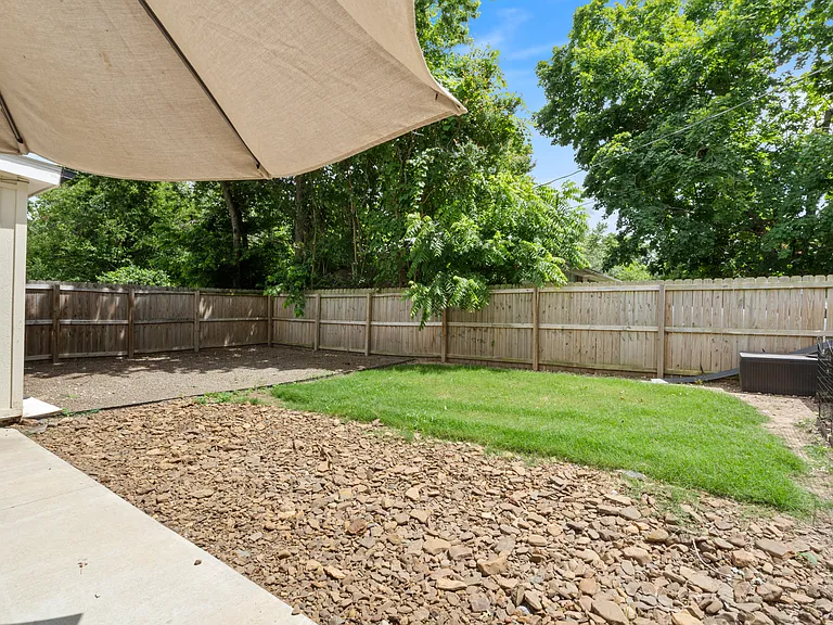 313 Quandt Ave — Photo 17