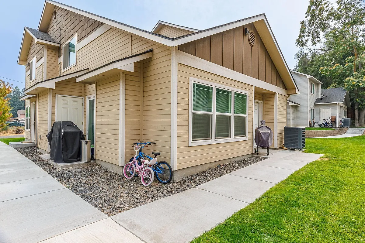 Building Photo - Highlands Townhomes