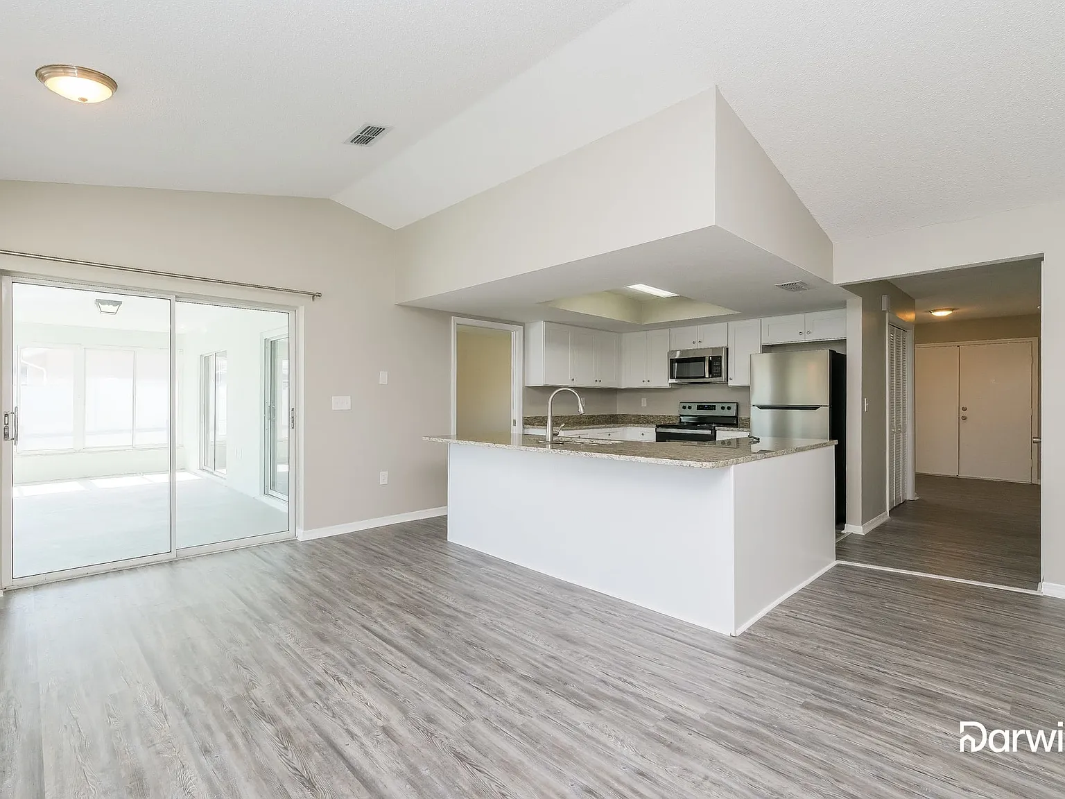 3 bed, 2.0 bath, 1981 sqft, $2,099 — Photo 2