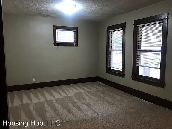 4th image of 1601 Van Buren Ave