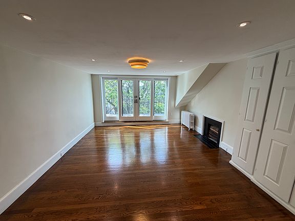 4th image of 96 Mount Vernon St #4