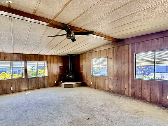 3rd image of 15965 Bayview Dr