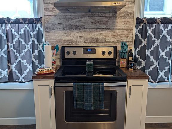 3rd image of 621 Reese St