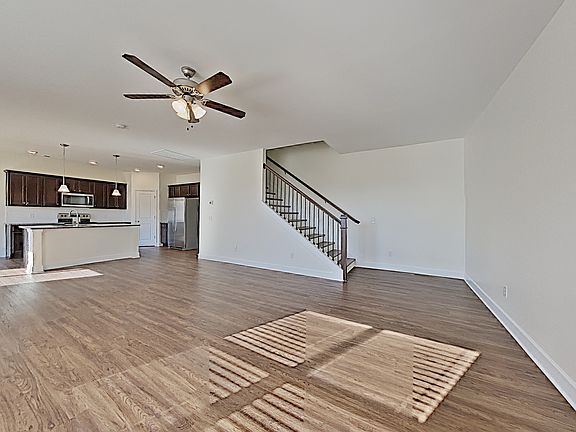 5th image of 424 Bluewater Cir