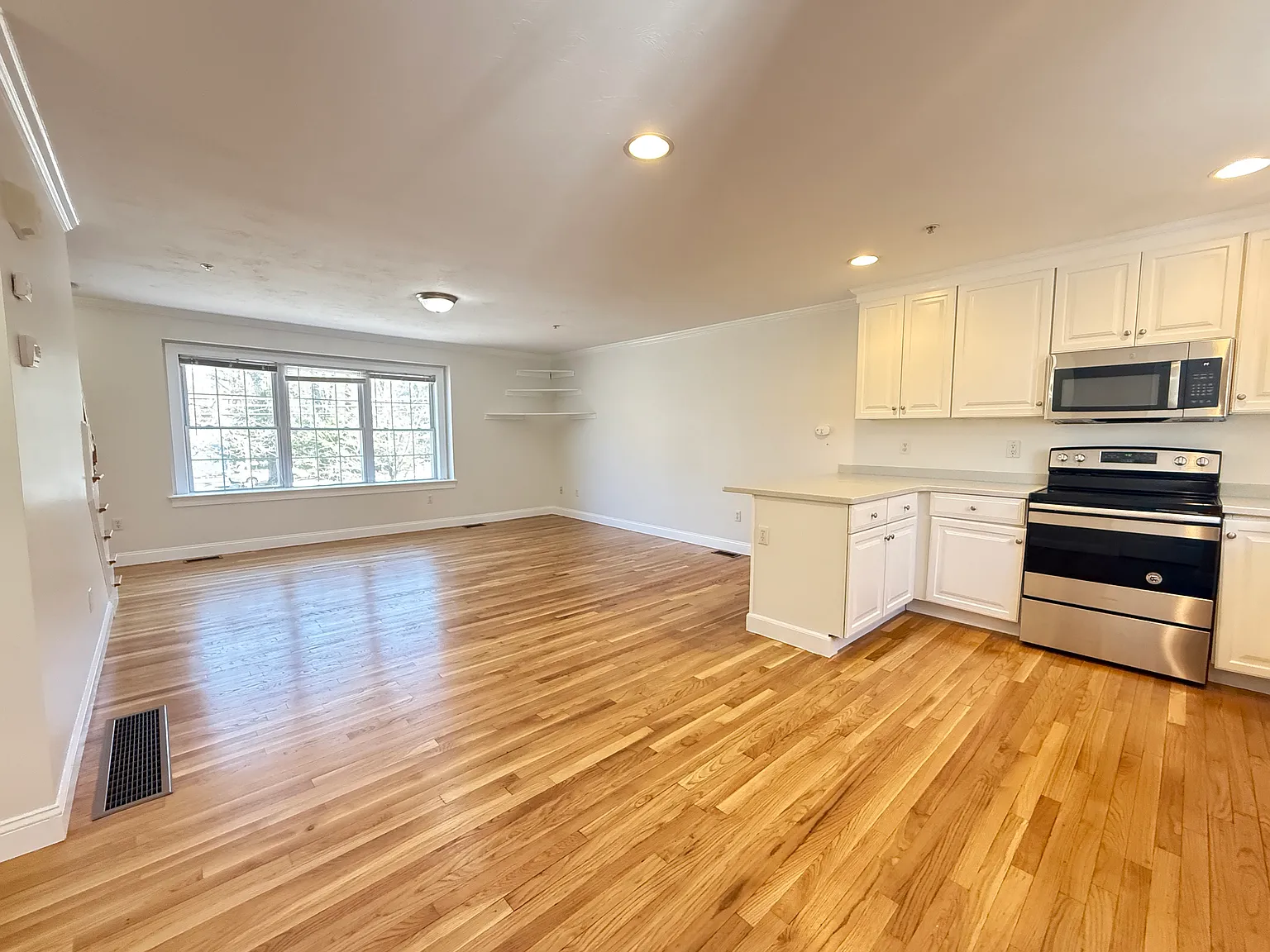 2 bed, 1.5 bath, 1248 sqft, $3,000 — Photo 4