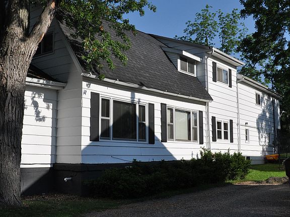 3rd image of 406 E Grand River Ave