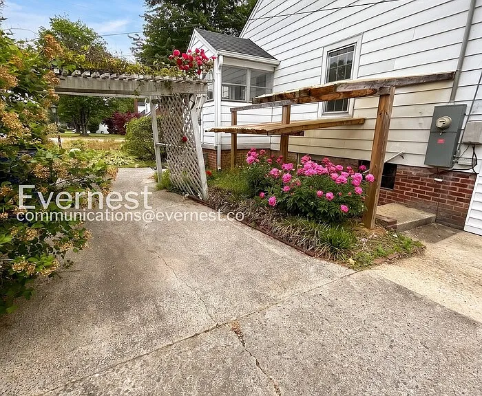 433 Holt Ave — Photo 22
