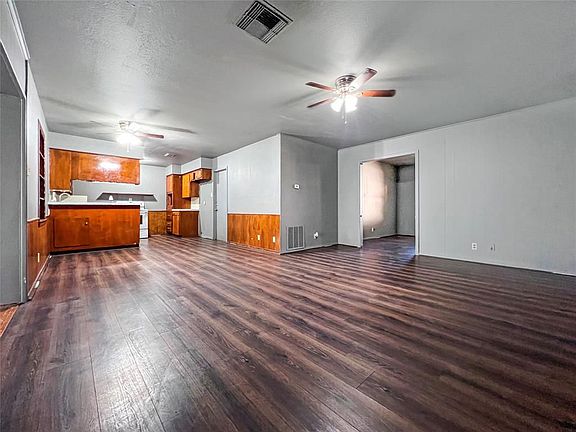 3rd image of 13934 Woodforest Blvd