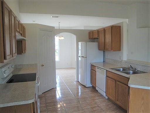 5th image of 942 SW Fable Ave