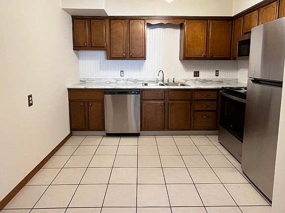 4th image of 416 Holly Ln