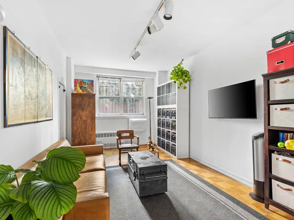 401 East 74th Street image 2 of 9