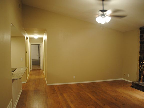 3rd image of 2509 E Oakland St