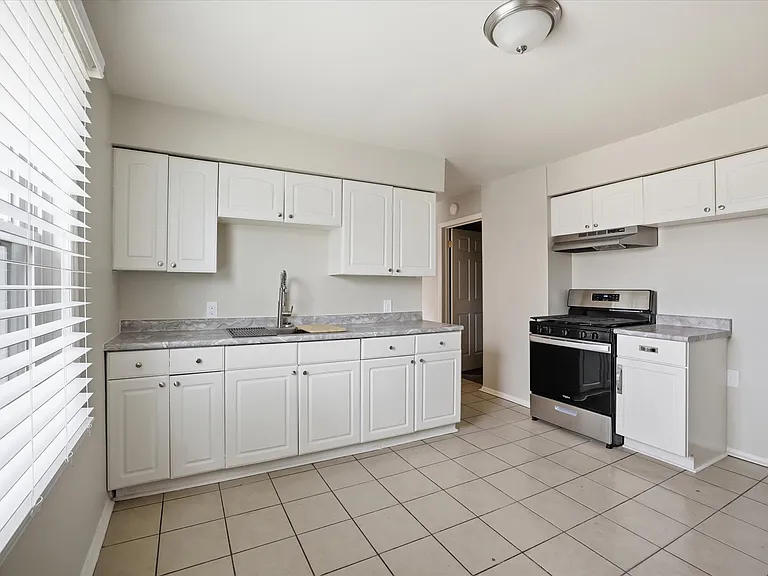 101 W Meinecke Ave #105 — Photo 8
