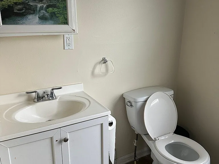 second 1/2 bath in the first floor