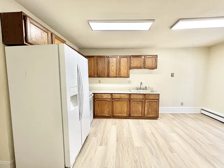 521 E Court St #4 — Photo 3