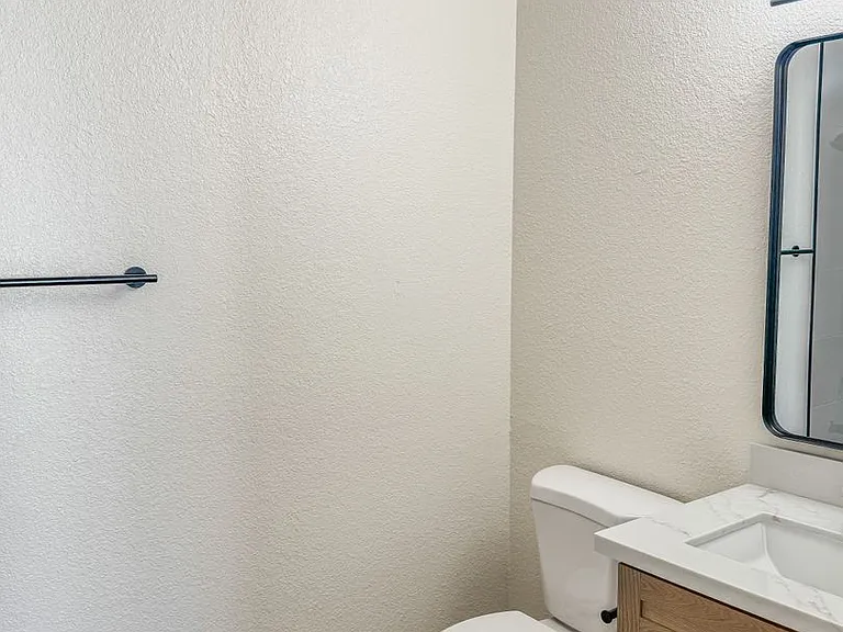 Sycamore Hills Village Apartments — Photo 33