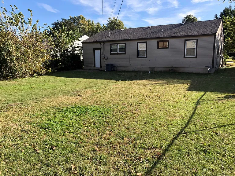 1032 N Braden Ave — Photo 8