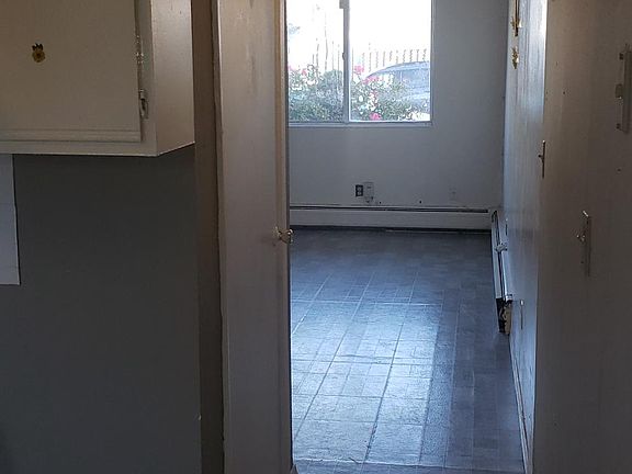 4th image of 36 Betty Ct