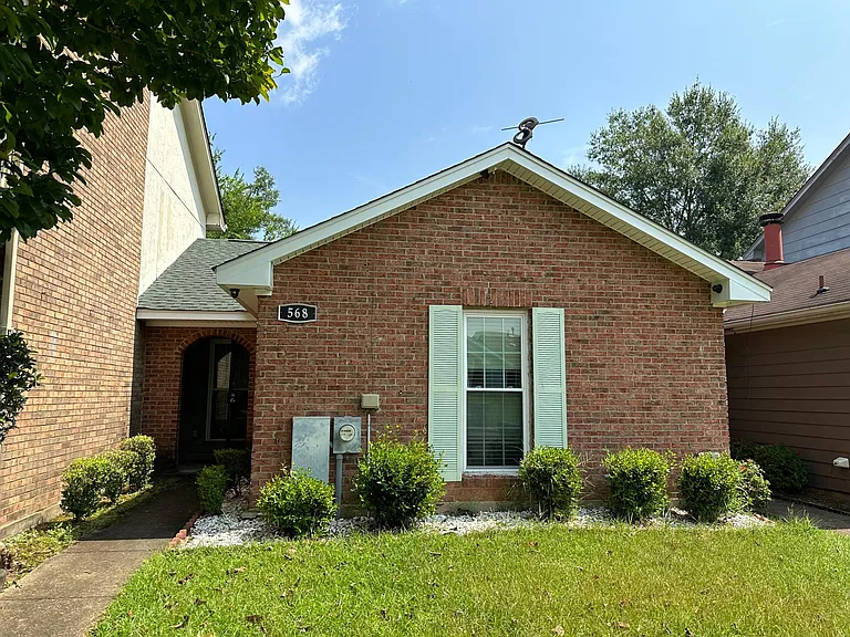 568 Hollow Wood Rd — Photo 1