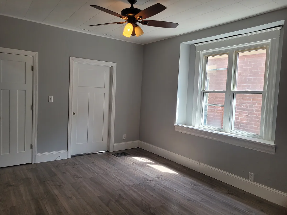 Building Photo - 5125 Carthage Ave #1