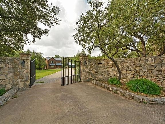 Very private, stunning & gated entrance.