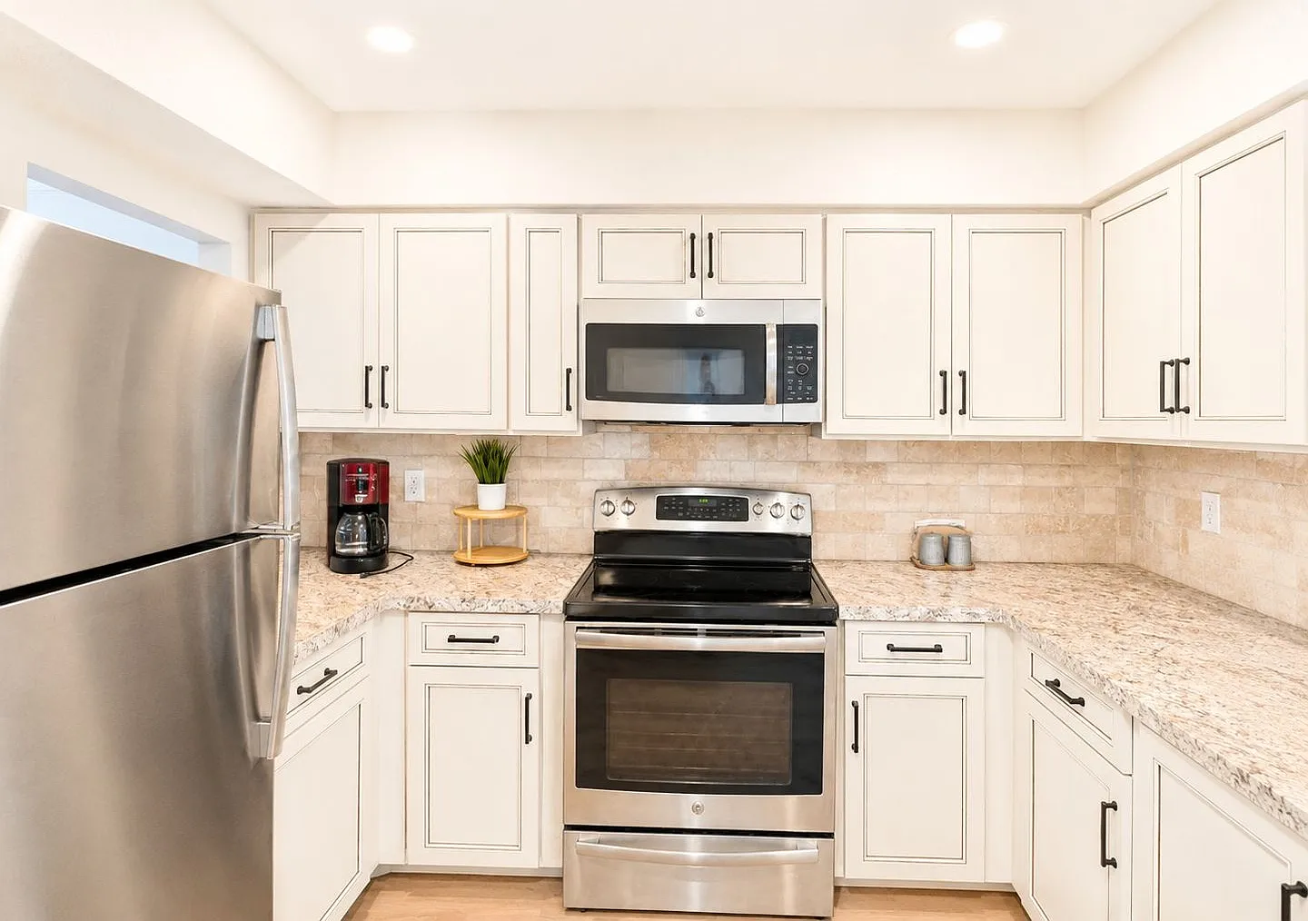 Annual Rental Turnkey-Furnished 55+ Florida Retreat In Casco Dorado! — Photo 3