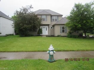 27049 Glenside Ln, Olmsted Township, OH