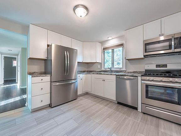 Brand new kitchen cabinets with all new appliances