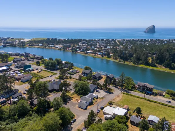 6405 Tent St, Pacific City, OR 97135