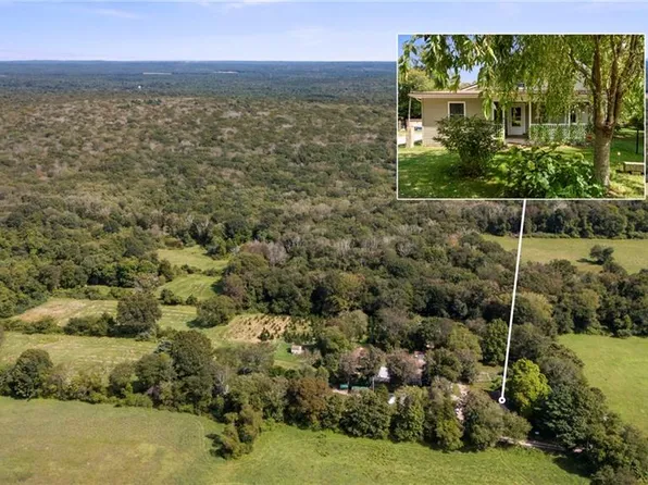 19 B Panciera Ln, Bradford, RI 02808
