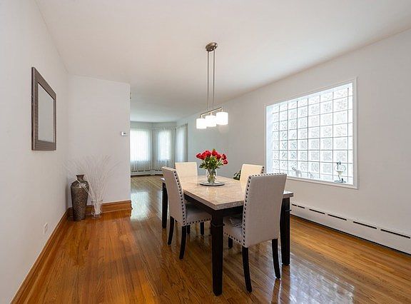 4th image of 2927 N 77th Ave