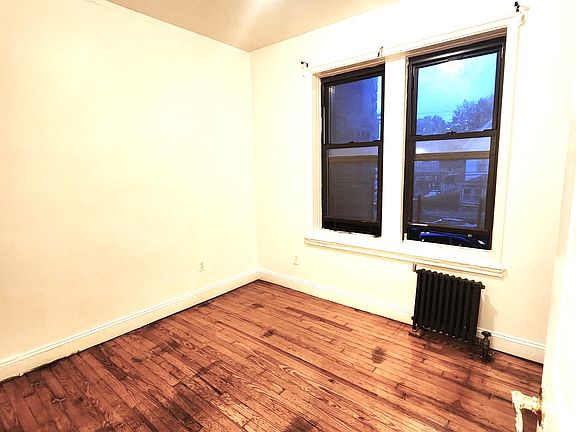 5th image of 660 E 242nd St APT 2E