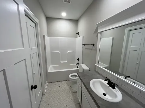 868 N Cloverleaf St — Photo 10