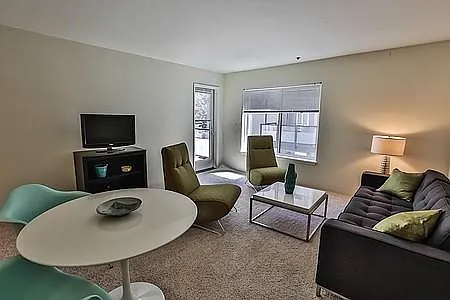 Charbonneau Apartments — Photo 9
