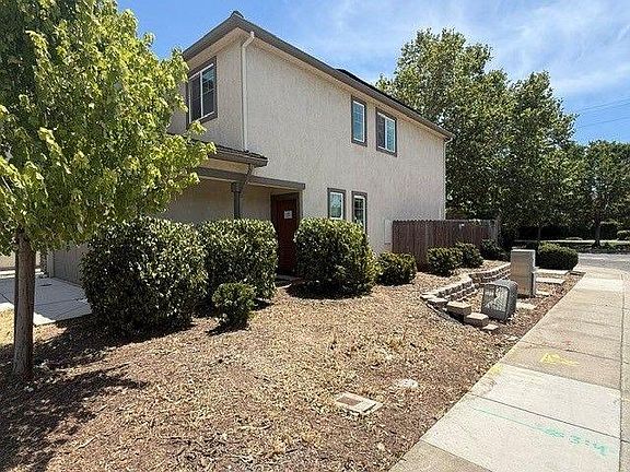 3rd image of 3900 Sanderling Ave