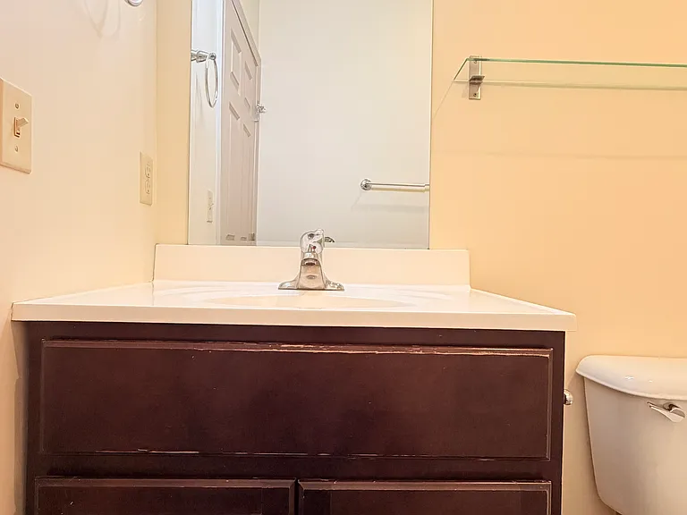 191 College St #208 — Photo 34