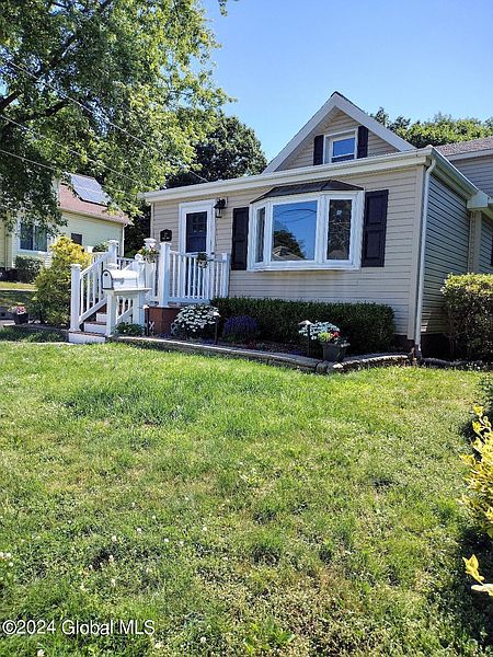 3rd image of 27 Grove Avenue