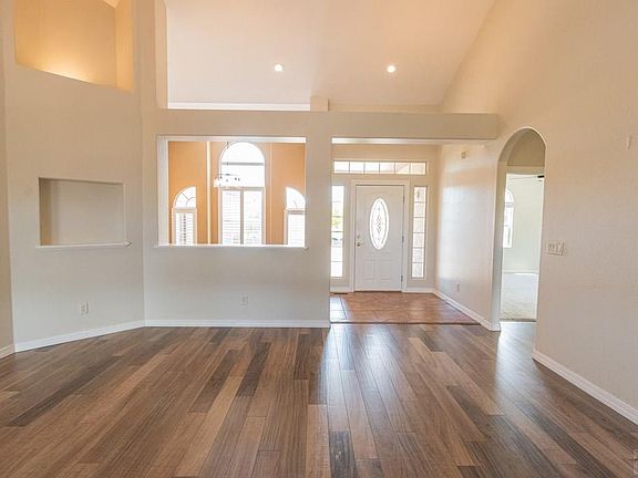 3rd image of 1011 W El Capitan Dr