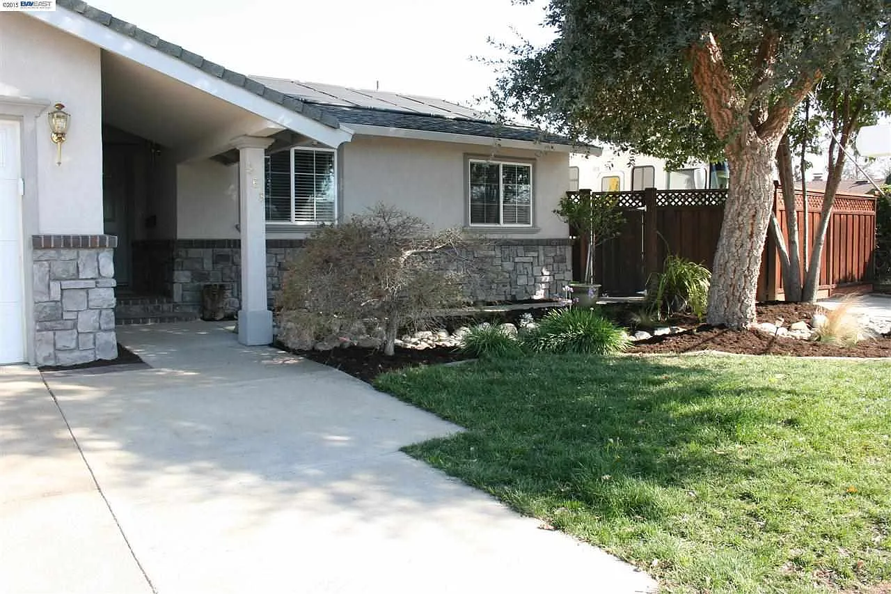 568 Emerald St photo 1