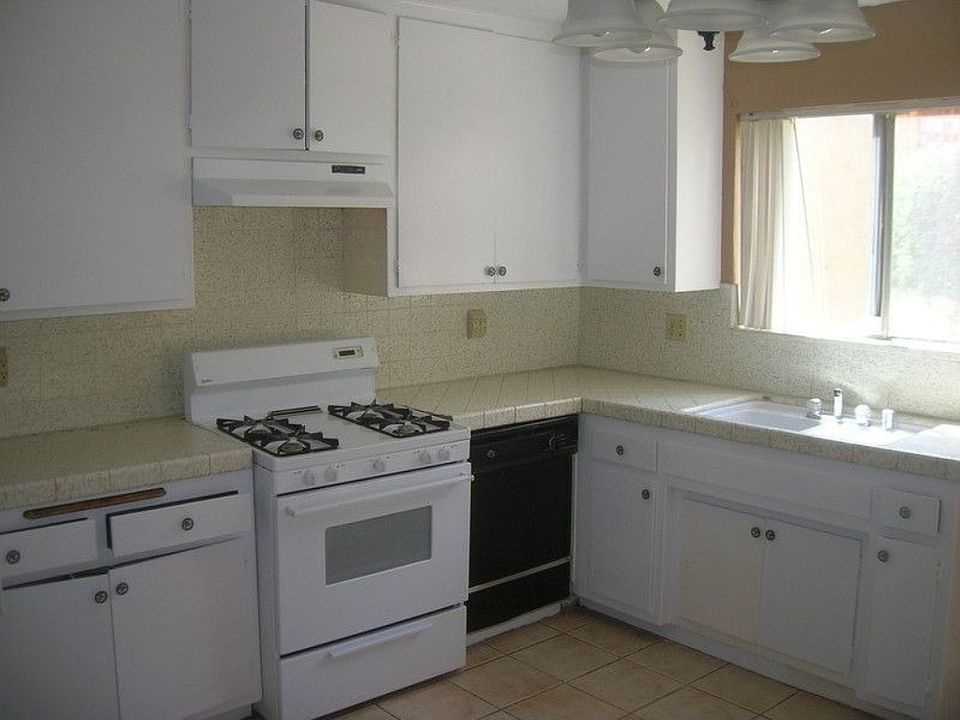 1st image of 336-38 Hillside Ct