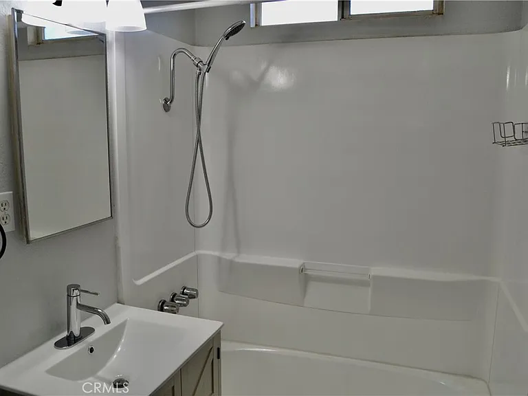 894 N Orange St — Photo 29
