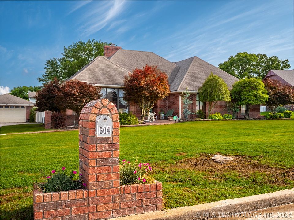 1st image of 604 Nelson Ln