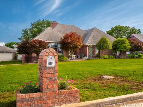 604 Nelson Ln, McAlester, OK 74501