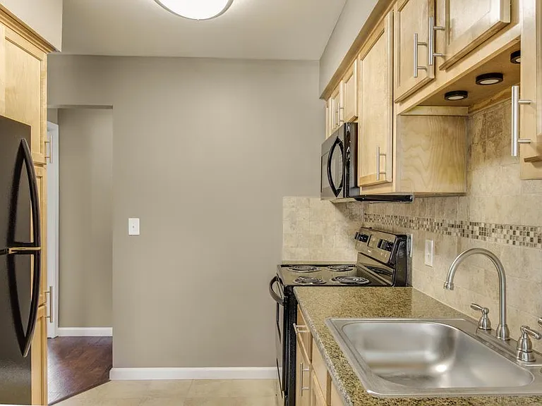 Avenue Eleven Apartments — Photo 21