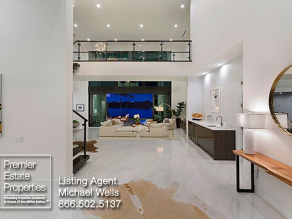 3rd image of 1516 Lake Dr
