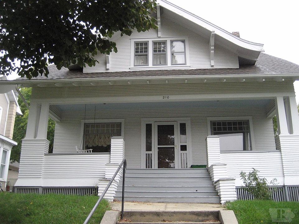 1st image of 210 E Division St N