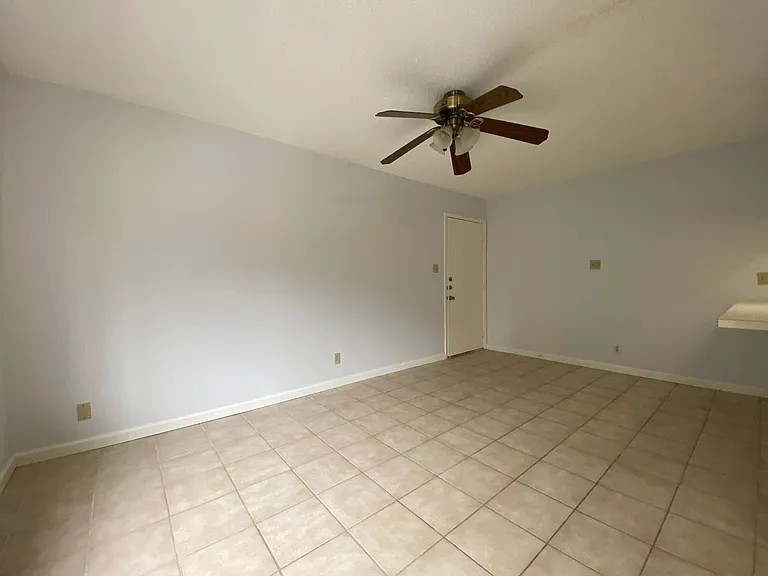 2408 Longview St #107 — Photo 7