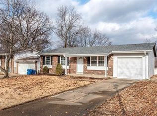 2500 Wesglen Estates Dr, Maryland Heights, MO