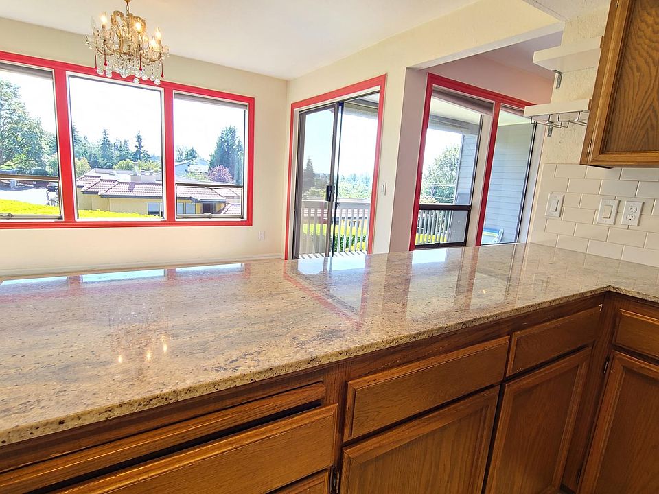 large countertop! Great for entertaining